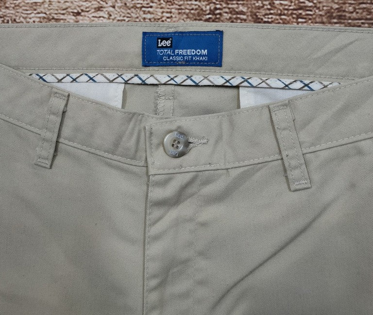 Vintage Lee total Freedom Beige Chino Trousers W32 x L32 Rare