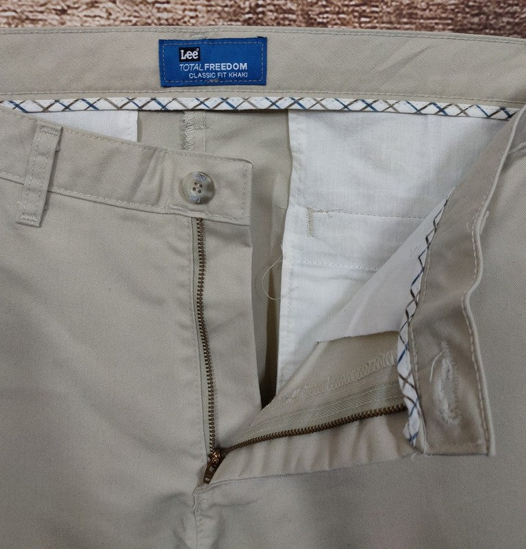 Vintage Lee total Freedom Beige Chino Trousers W32 x L32 Rare