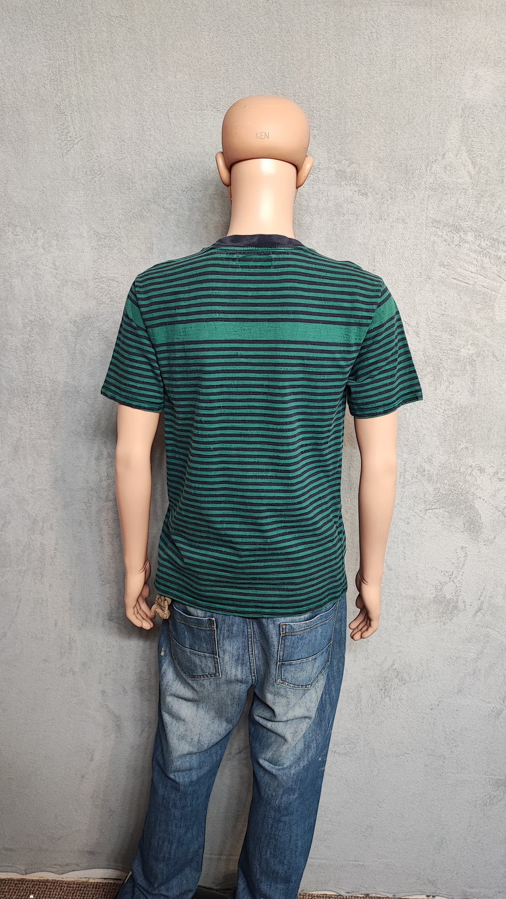 GUESS Originals Striped T-Shirt Green Navy Blue Mens Medium Retro Skater Tee